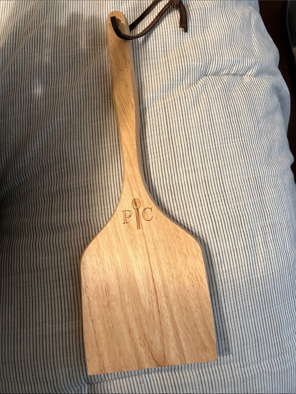 Pampered Chef Light Wood grill cleaning paddle with Hanging Loop
